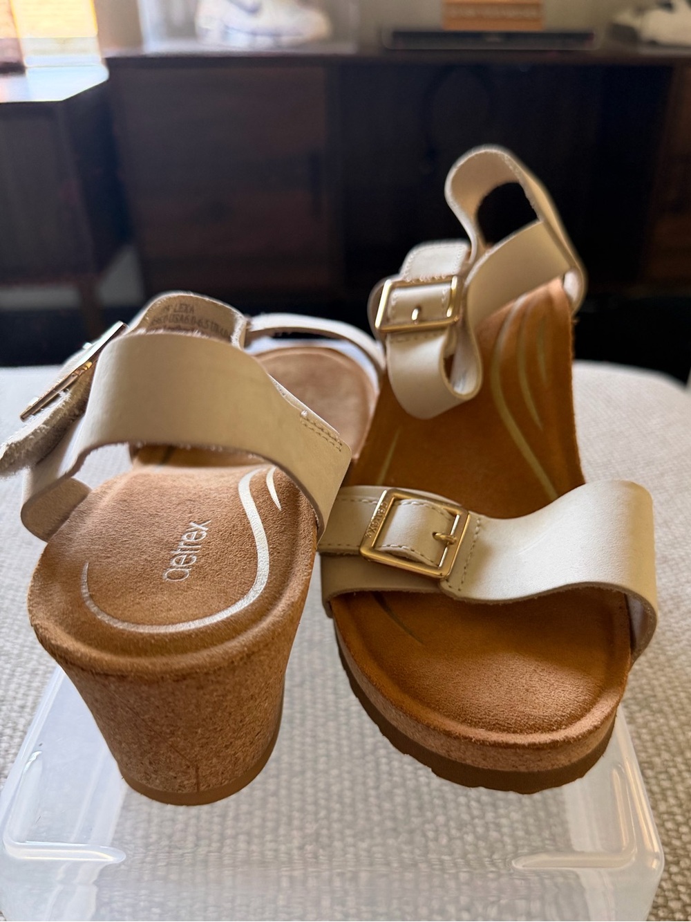 NWOT Aetrex Women’s Beige Wedge Sandals with Gold Buckles - Picture 2 of 5